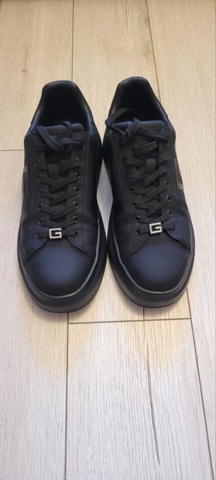 Продавам мъжки обувки Guess