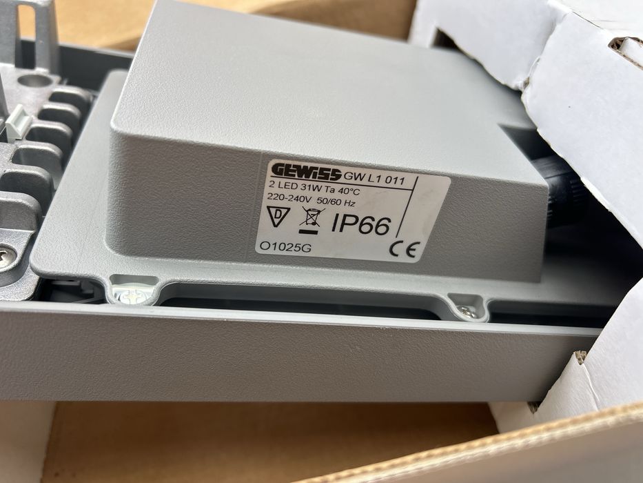 Lampa led 4 sau 2
