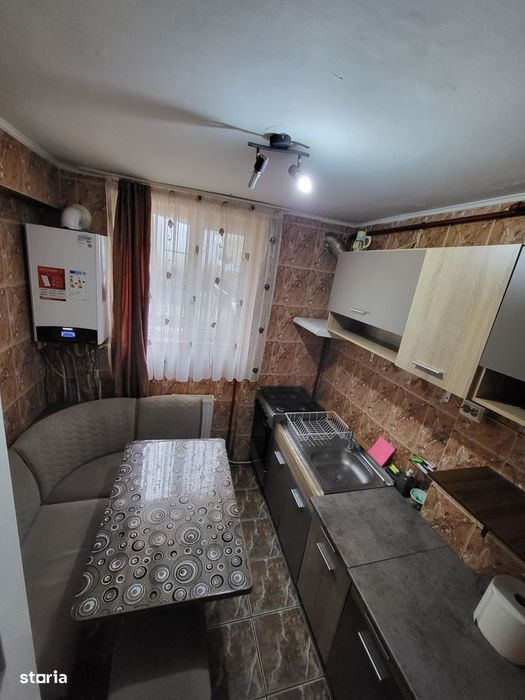 Apartament cu 2 camere, bucătărie separată și grădină