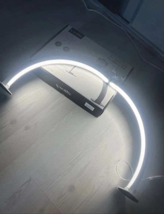 Lampa led semiluna