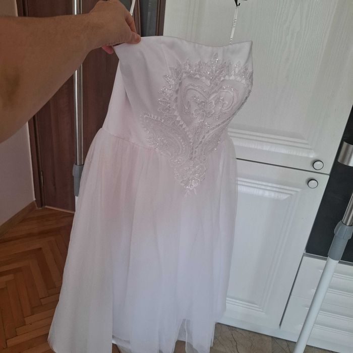 Продавам официални рокли  Носени по 1–2 пъти, много запазени.