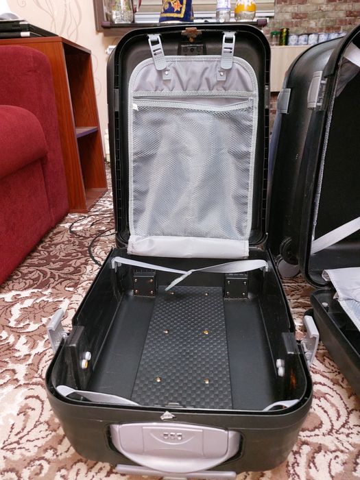 Набор чемоданов на колесиках