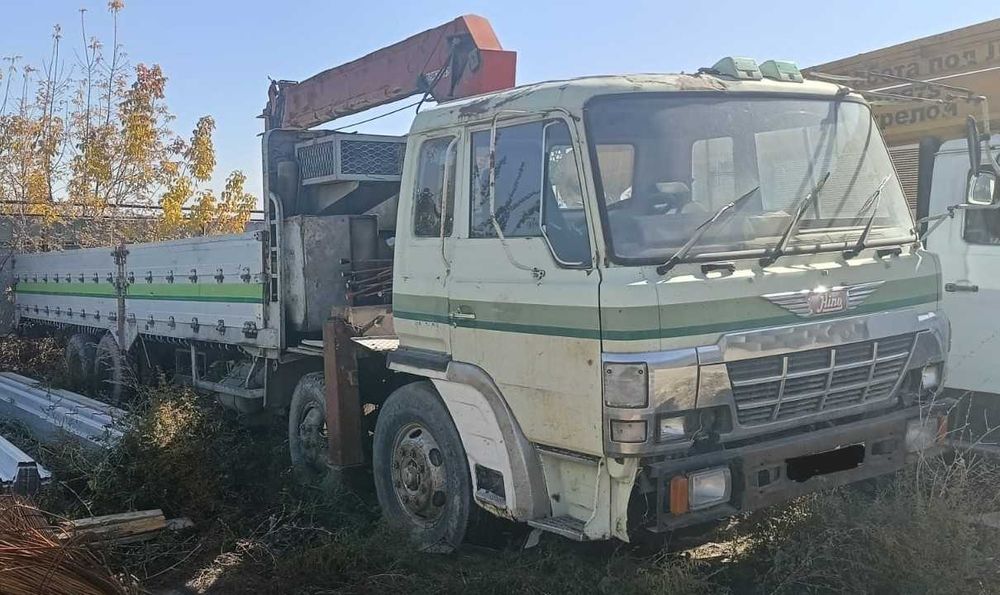 Грузовик манипулятор