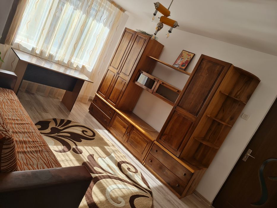 Ofer spre închiriere apartament 2 camere zona centrală