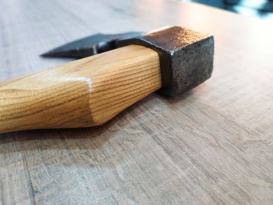 Брадва,топор,секира