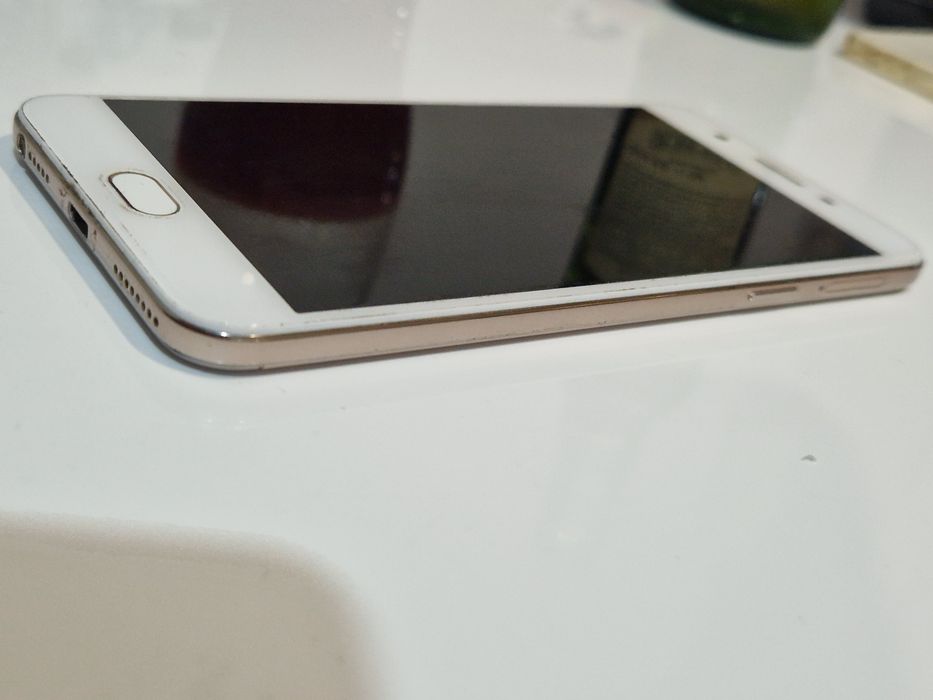 Telefon Oppo cu touchscreen