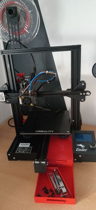 Vând imprimanta 3D Ender 3 pro