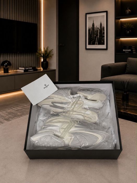 Balmain unicorn White