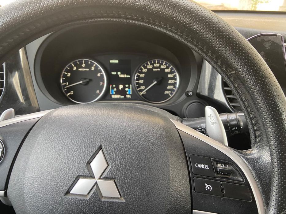 Срочно продам машину в хорошем состояние