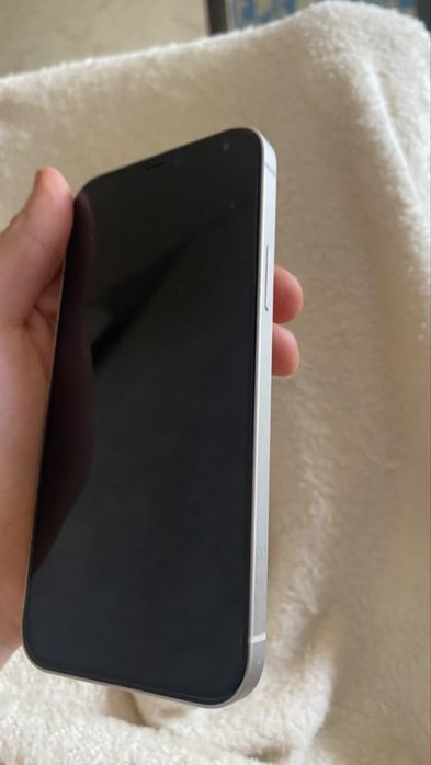 Apple 12 с каропкой в идеалном сост ios 18