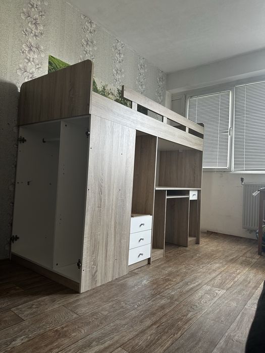 Двуетажно легло с бюро и матрак
