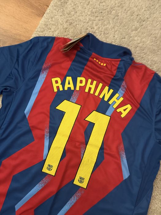 Tricou Raphinia