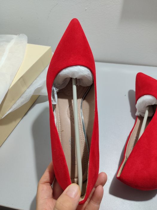 Красные туфли новые