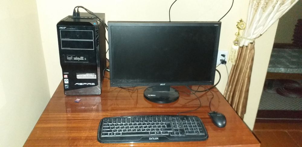 Acer Aspire stol kompyuteri