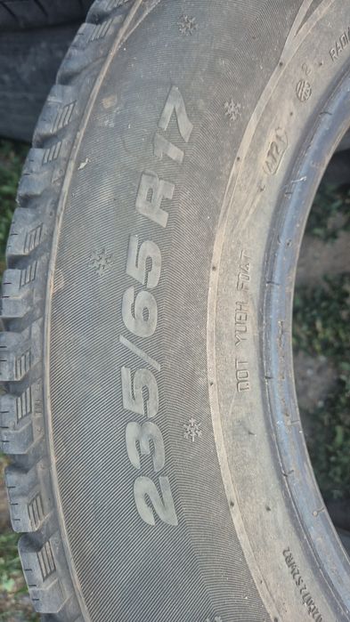 Продам шины 235/65/17