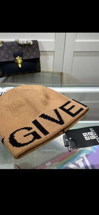 Fes Mncl*er, Givenchy, modele 2027