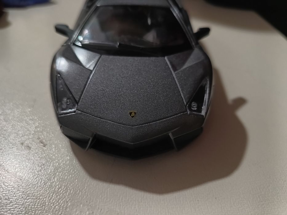 Lamborghini Aventador – умалена моделна кола (играчка)