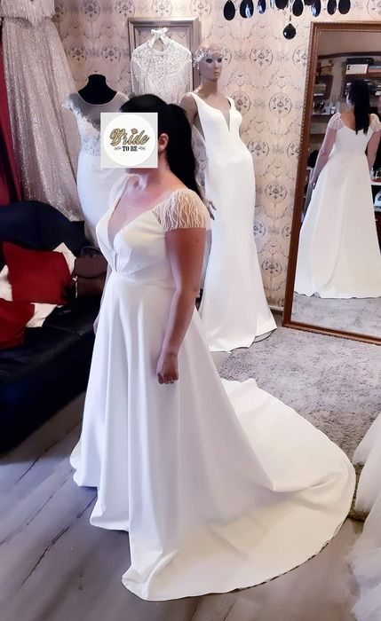 Rochie mireasă forma A cu trenă și voal inclus