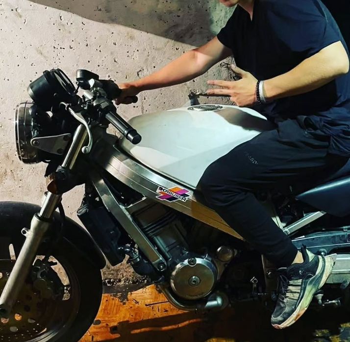 Продам мотоцикл Honda bros 400