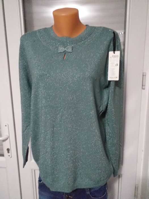 Bluze pentru dame, diferite culori și mărimi.