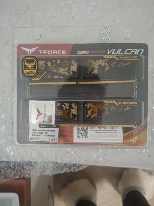 Продавам "T-Force Vulcan ddr4 3200mhz 2x8GB RAM"