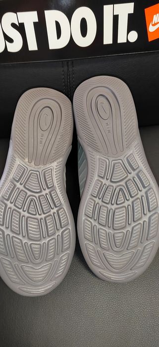 Nike Air Max Axis, номер 36,5