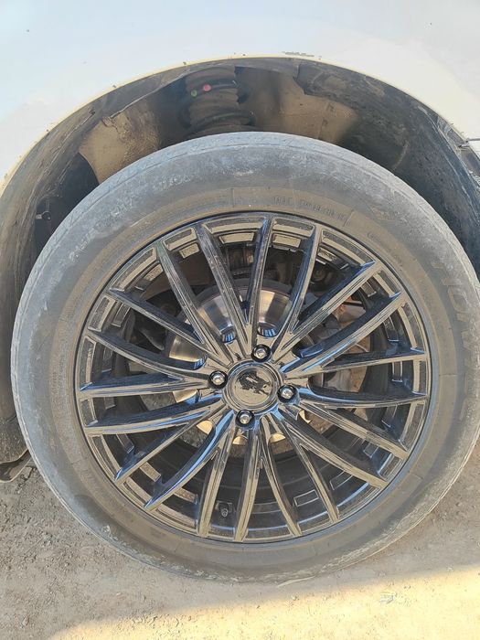 Diska R17 BLACK PIANO + balon bonus ancha yurib beradi