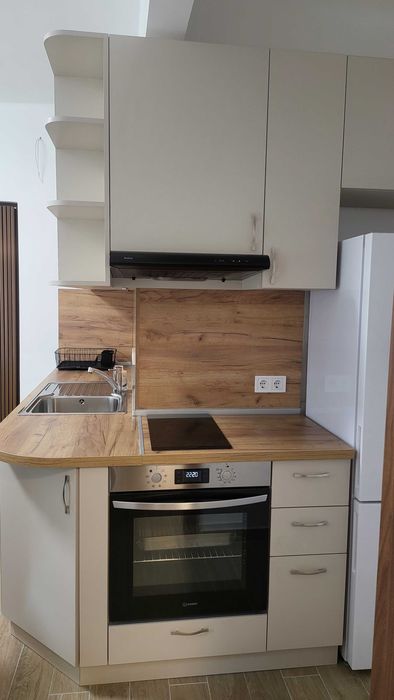 Отдавам 2стаен обзаведен лукс топ център