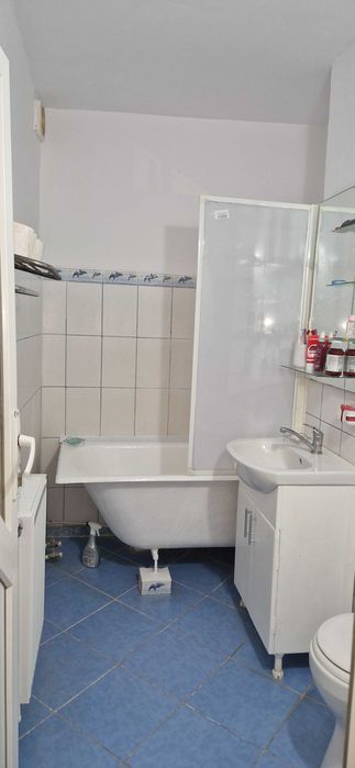 Apartament 2 camere de vânzare – Găești | Etaj 3 | Renovat | Centrală proprie