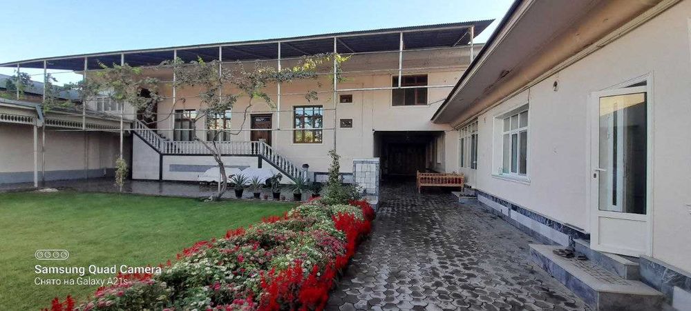 Gilamsaroy to`yxonani orqasida fayzli xovli sotiladi.