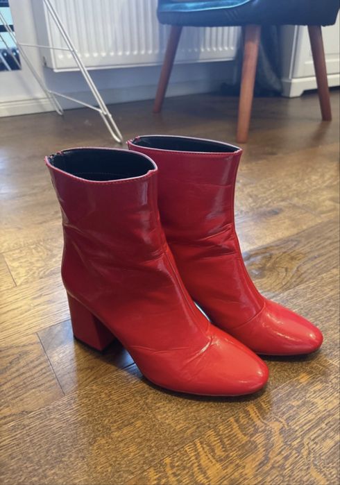 Botine Bershka ca noi