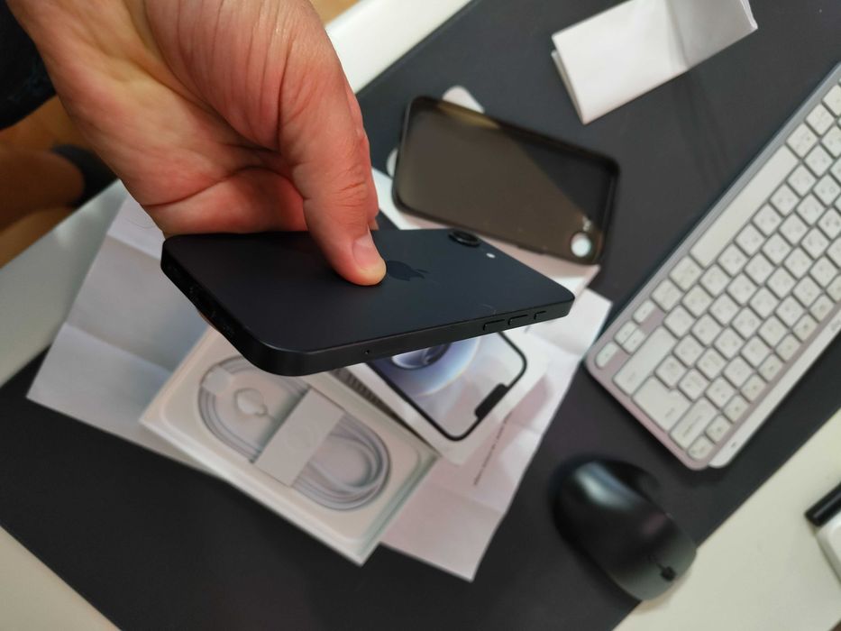 iPhone 16E 128Gb Black iOS18 батарея 100%