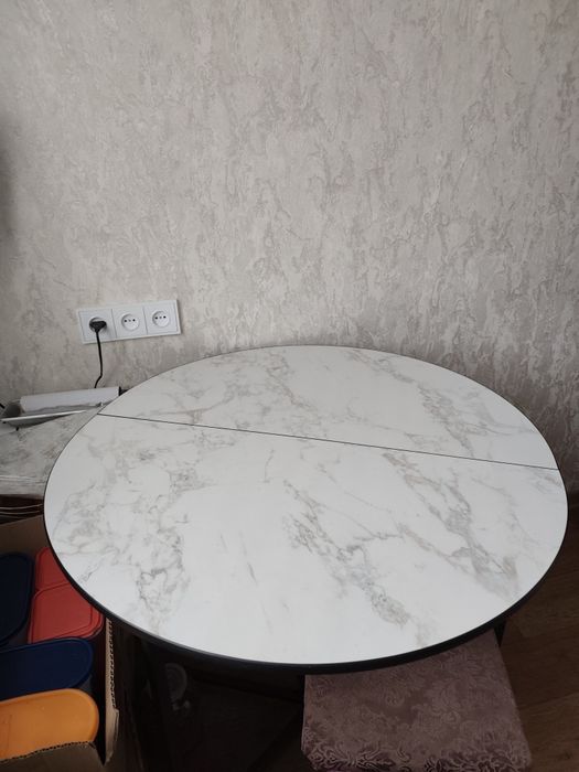 Стол круглый складной.