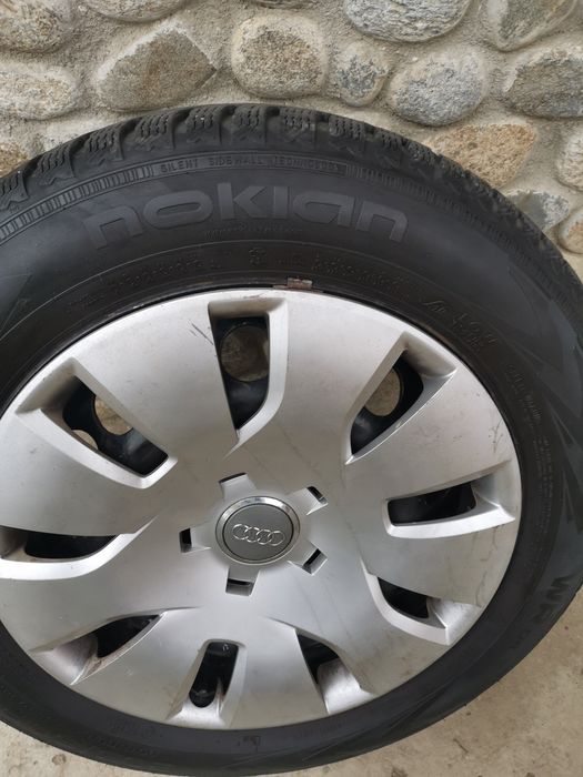 Vând anvelope iarna+jante de Audi