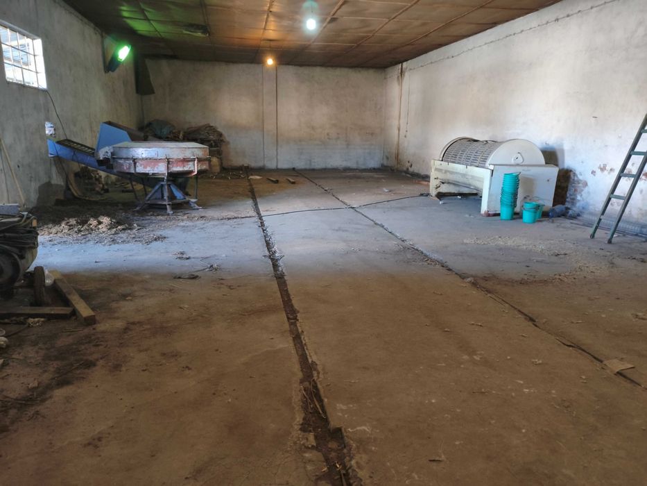 Дава се под наем Промишлена сграда в Септември - 5800 кв.м за 3300 € - Снимка #1