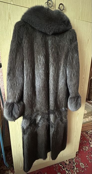 Продам шубу натурная нутрия