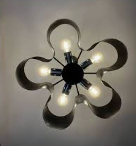 Lampa 5 becuri in forma de floare