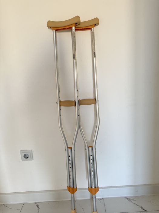 Костыли , костель