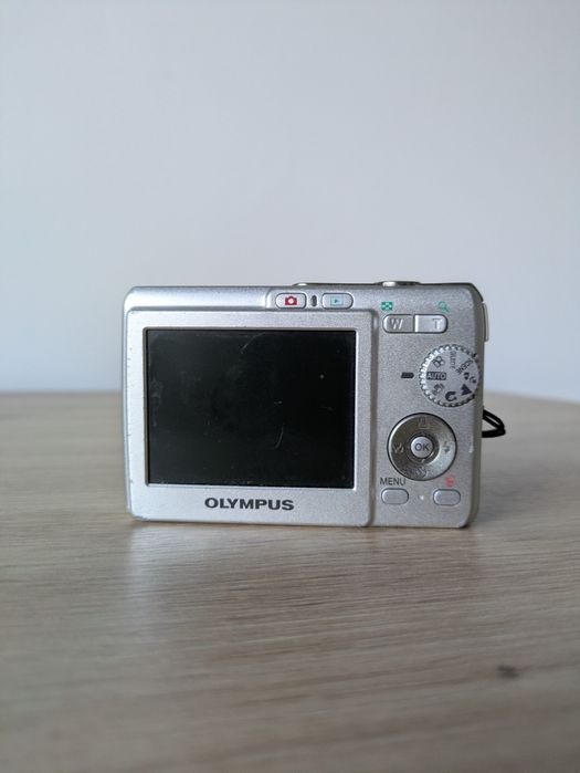 Olympus FE-190 РЕТРО СНИМКИ Стил Y2K (Year 2000) Дигитален Фотоапарат КАТО НОВ