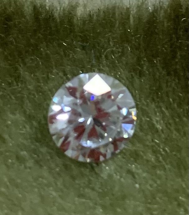продам бриллиант.