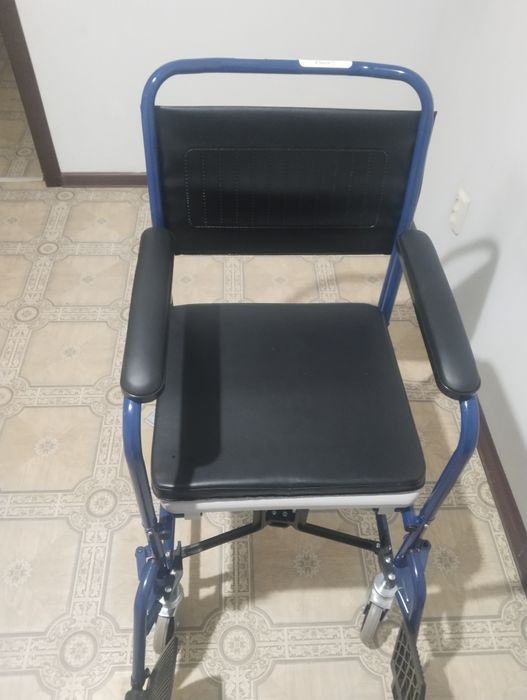 Инвалидная коляска (санитарная)