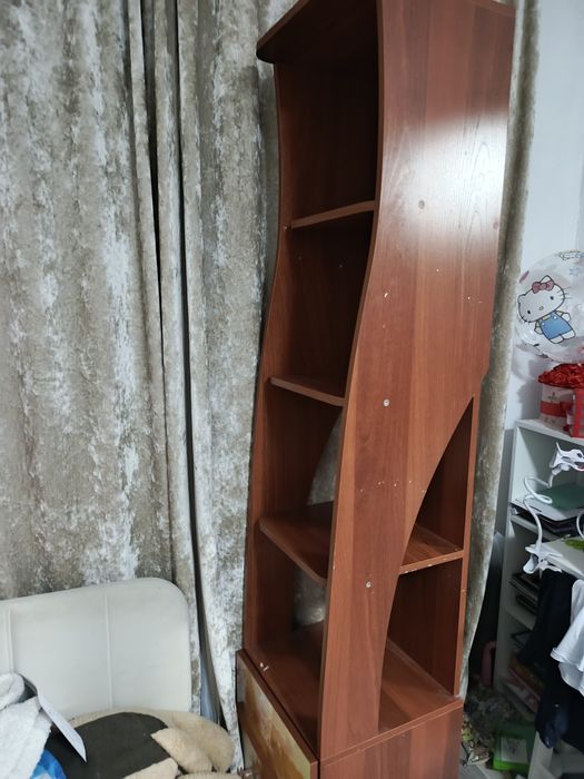 Продам детский гарнитур.2 шкафа ,стол письменный,