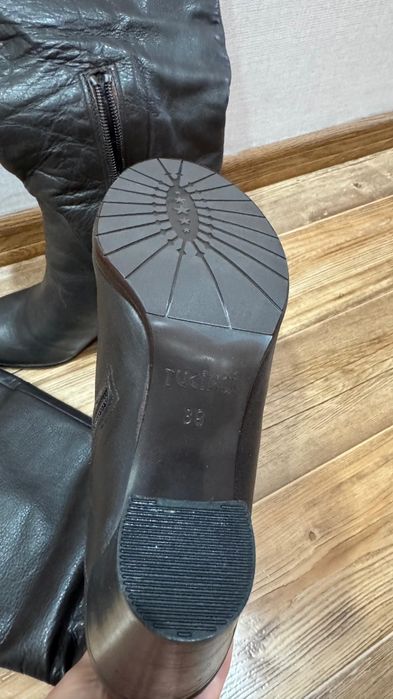 Продам зимние сапоги