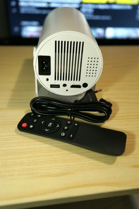 Videoproiector smart portabil HD cu Android 11