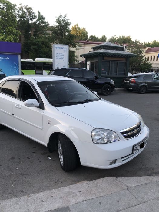 Lacetti 1.8 sotiladi 8,500$