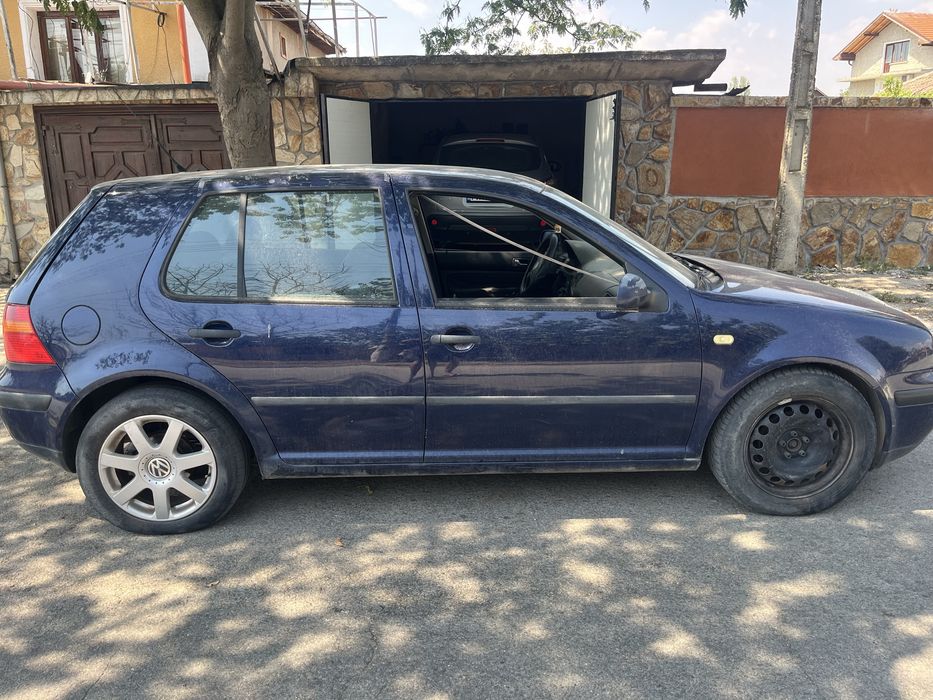 VW Golf 4 1.6i На части