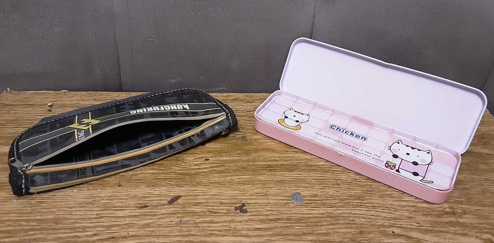 Продам школьные пеналы (2 штуки)