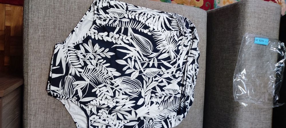 Чехол на чемодан. Размер М (средний). Ткань эластичная. Новый.