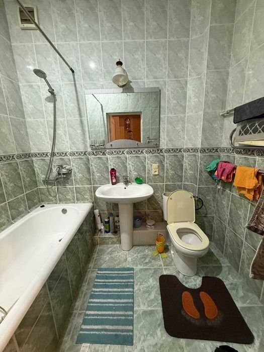Продается   3 комн на Ц  1  банковская квартира
