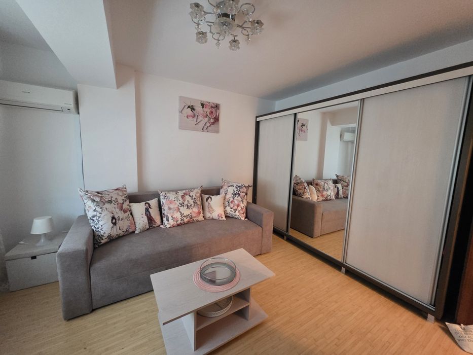 Vand sau schimb garsoniera cu ap 2/3 camere, zona 1 dec, Titan